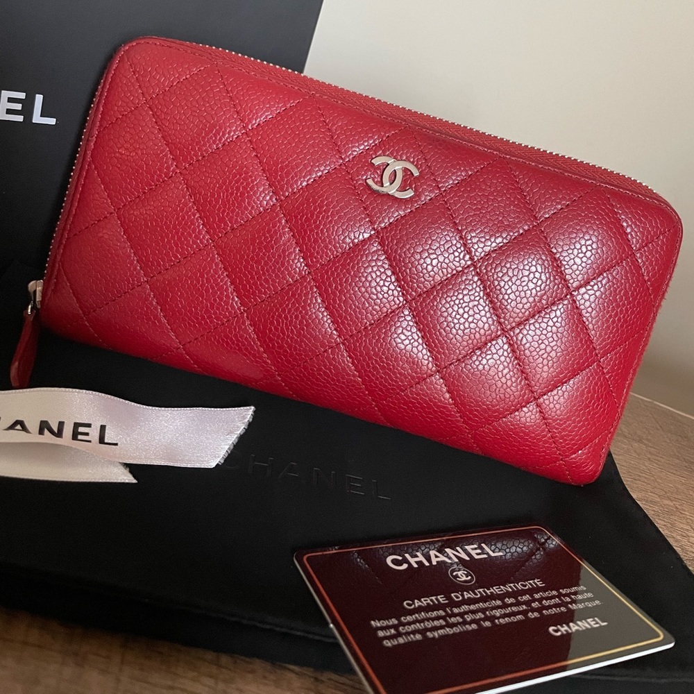 Authentic Chanel zippy caviar wallet